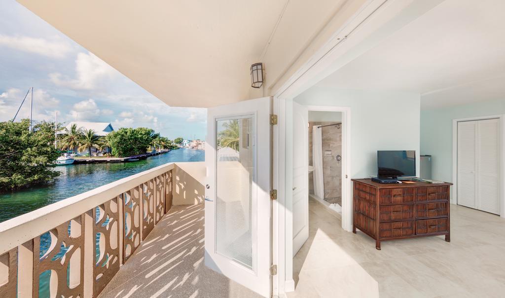 Creekside Inn Islamorada 타베르니에 외부 사진